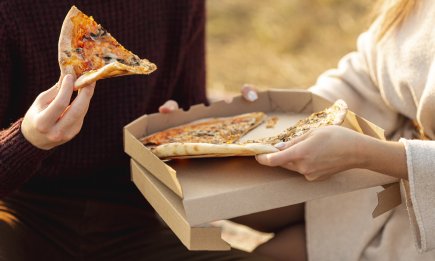 Вы точно удивитесь: почему круглую пиццу упаковывают в квадратные коробки
