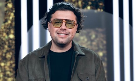 Вова Шумко на шоу "єПитання" розповів, як дружина допомогла йому створити хітову виставу: "Вчила текст, писала шпаргалки, виставляла світло"