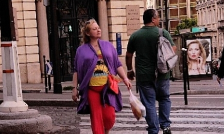 Беременная Люба из "Интернов" погуляла в Париже. Фото