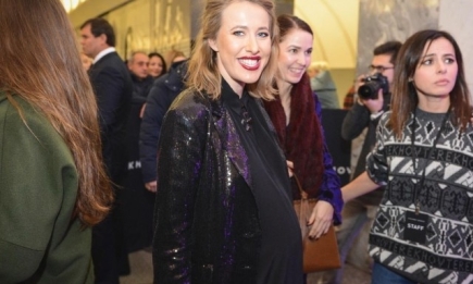 Беременная Ксения Собчак пришла на показ мод в метро и попала в давку