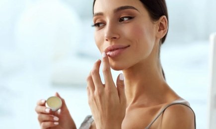 Чому губи тріскаються взимку? Розбираємо головні причини та ділимося правилами догляду!