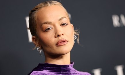 Баклажанная феерия! Рита Ора вышла на красную дорожку в фантастическом платье (ФОТО)