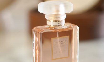 Які парфуми подарувати свекрусі на Новий рік: 4 вишукані аромати, що розтоплять її серце
