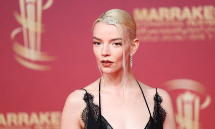 Ещё та соблазнительница! Аня Тейлор-Джой уже успела повторить главный модный тренд 2026 года (ФОТО)