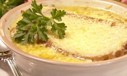 Как приготовить французский луковый суп?