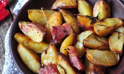 Молодая картошка с беконом: с этим гарниром никто не захочет мяса (ВИДЕО)