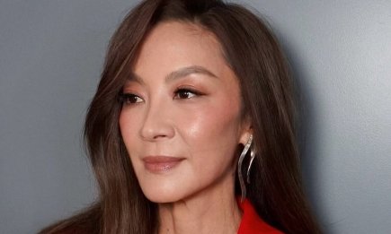 Трудно поверить, что ей 63 года! Роскошный образ Мишель Йео с макияжем в коралловых оттенках (ФОТО)