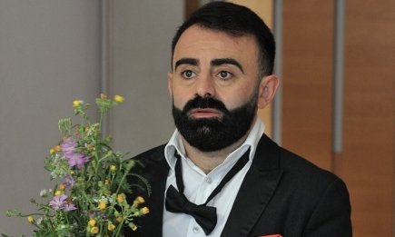 Арам Арзуманян упал в оркестровую яму во время спектакля: актера доставили в больницу с травмой черепа (ФОТО)