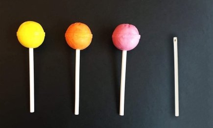 Ви точно про це не знали: отвір у паличках для льодяника роблять спеціально (ВІДЕО)