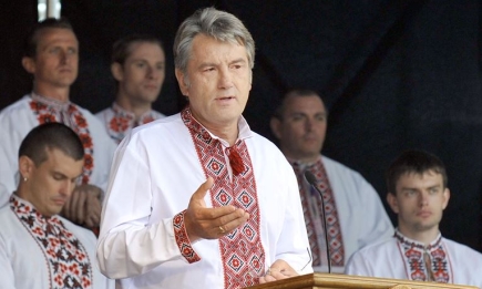 70-річний Віктор Ющенко став зіркою ТікТок та дав запотиличника блогеру: "Козаче, ти шо, з дуба впав?" (ВІДЕО)