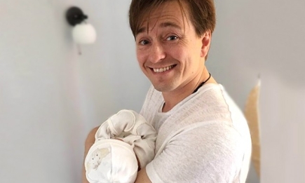 Сергей Безруков поделился фото прогулки с новорожденной дочерью
