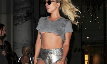 Леди Гага вышла в свет в мини-шортах без белья (ФОТО)
