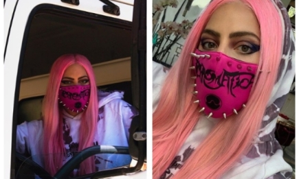 Новая профессия? Леди Гага стала курьером, чтобы доставить свой альбом в магазины (ФОТО)