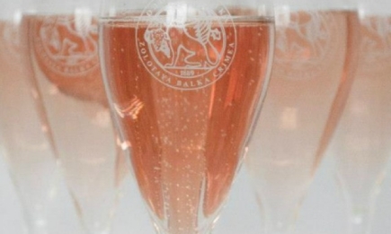 Рецепт: коктейль с шампанским и персиковым соком