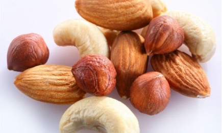 Орехи защитят от рака печени