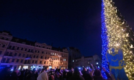 На Новый год киевляне пели гимн Украины и знаменитый хит о Путине, пока РФ атаковала город "Шахидами" (ВИДЕО)
