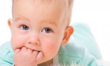 Прорезывание зубов у малыша: как облегчить боль?