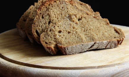 Эффективные способы спасти черствый хлеб: три действенных метода