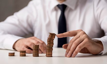 Куди вкласти невеликі гроші у 2026 році: прості та робочі варіанти