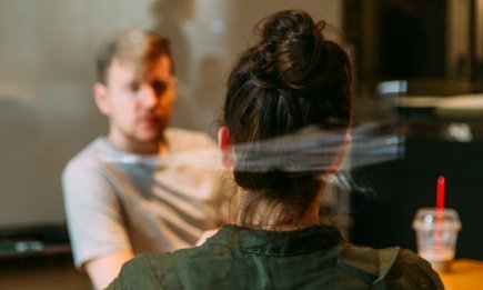 Как заставить человека все рассказать: психологический трюк, работающий безотказно