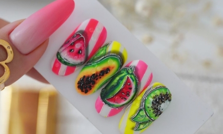 Безупречный маникюр для лета: сочные фрукты и ягоды на ногтях (ФОТО, ВИДЕО)