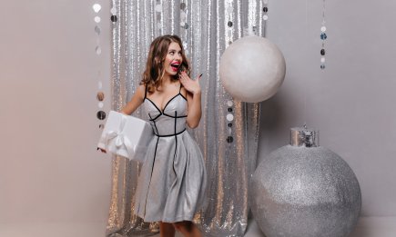 Какое платье выбрать для встречи Нового года 2026: 5 лучших вариантов от стилистки (ФОТО)