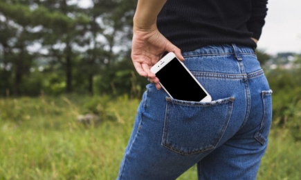 Ошибка, которая может дорого обойтись: почему телефон нельзя класть в задний карман