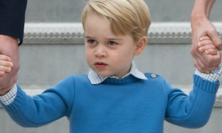 3-летний принц Джордж не дождался Рождества и тайком открыл свои подарки