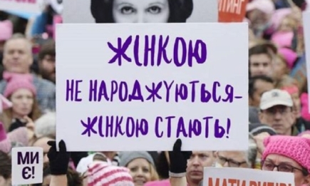 В Киеве активисты выступили против абортов, а феминистки требовали ратификации Стамбульской конвенции (ВИДЕО)