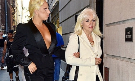 Леди Гага впечатлила синхронным сальто с мамой (ВИДЕО)