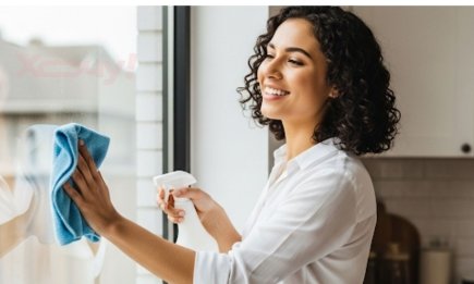 Больше не рискуйте жизнью! Как вымыть окна на высоте, не вызывая альпинистов