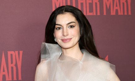 Все взгляды на нее: Энн Хэтэуэй вышла в свет в невероятном платье от украинского бренда (ФОТО)