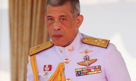 Плюс одна супруга: король Таиланда официально женился на своей любовнице (ВИДЕО)