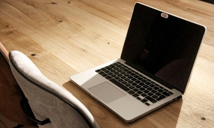 Почему украинцы заклеивают камеры ноутбуков, но не смартфонов: неожиданная правда о цифровой безопасности