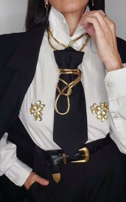 Галстук в образе, фото