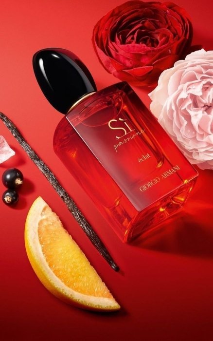 Духи на осень в красном флаконе — для женщин