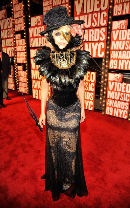 Эпатажные образы Леди Гаги, фото