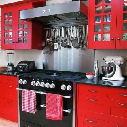 Эффектна и богата: дизайнеры показали, какой может быть красная кухня (ФОТО) - фото №6