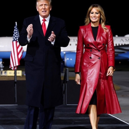 Образ дня: Мелания Трамп в красном кожаном пальто и "хищных" лодочках (ФОТО) - фото №1