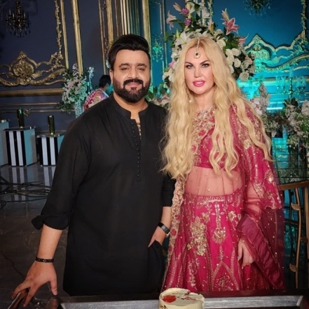 Вот так подарок на день рождения: Камалию "выдали замуж" за пакистанского музыканта (ФОТО) - фото №1
