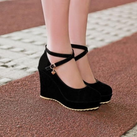 Мері-Джейн і стилет: дизайнери показали наймодніші туфлі вересня 2023 (ФОТО) - фото №9