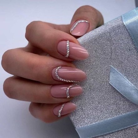 Маникюр на весну в стразы, 8 Марта 2026