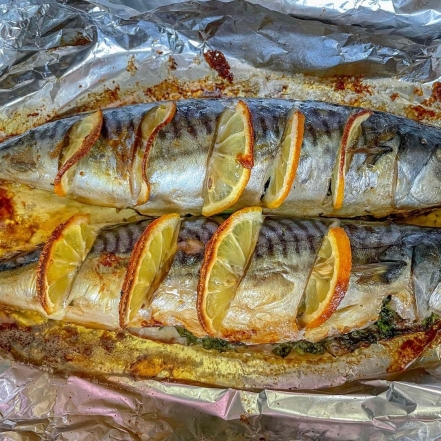 Запеченная скумбрия в духовке: простой рецепт вкуснейший рыбки с лимоном - фото №5