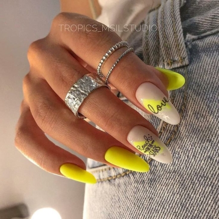Жовті та молочні нігті, фото