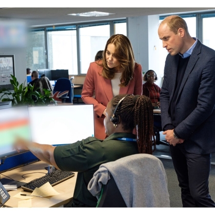Кейт Миддлтон и принц Уильям посетили лондонский центр скорой помощи (ФОТО) - фото №3
