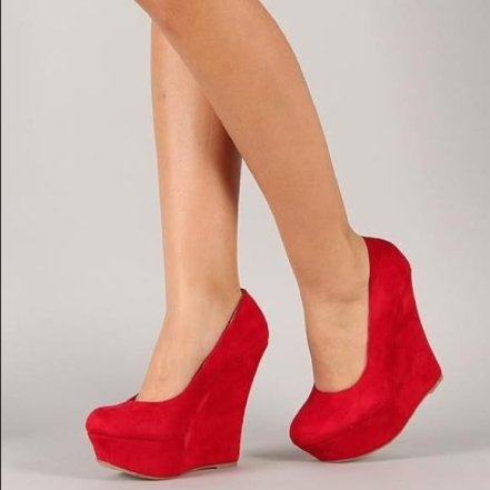 Моделі взуття, що порушують пропорції мініатюрних жінок