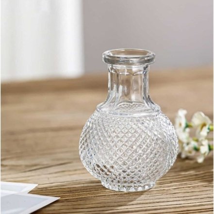 Уберите пустую вазу из подоконника