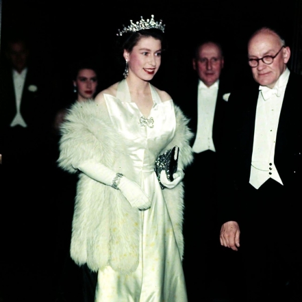Королева Великобритании: смотрите, как Елизавета II выглядела в молодости (ФОТО) - фото №2