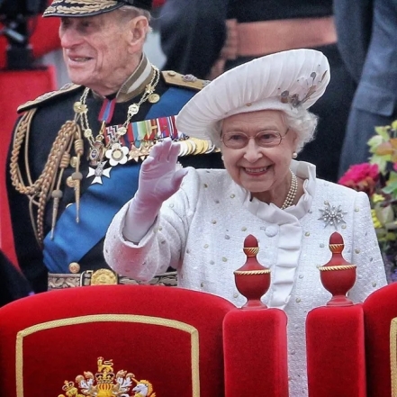Знаковые шляпки королевы Елизаветы - фото №4