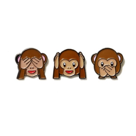 На фото три мавпочки